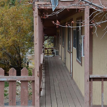 Running Springs Deep Creek Motel מראה חיצוני תמונה