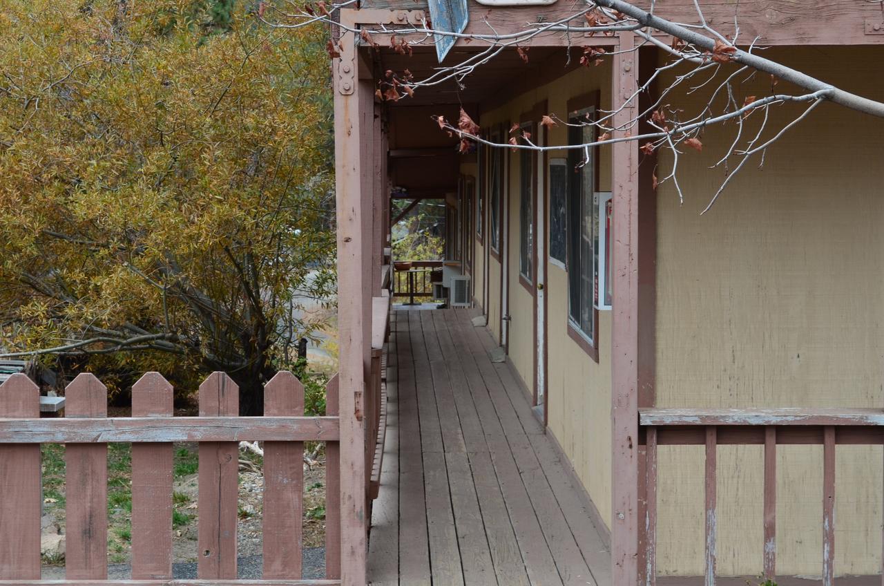 Running Springs Deep Creek Motel מראה חיצוני תמונה