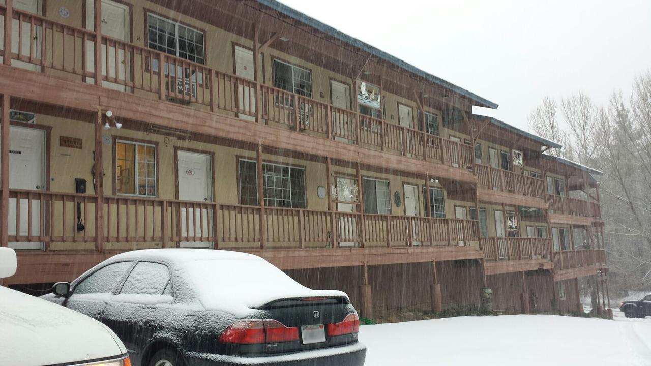 Running Springs Deep Creek Motel מראה חיצוני תמונה