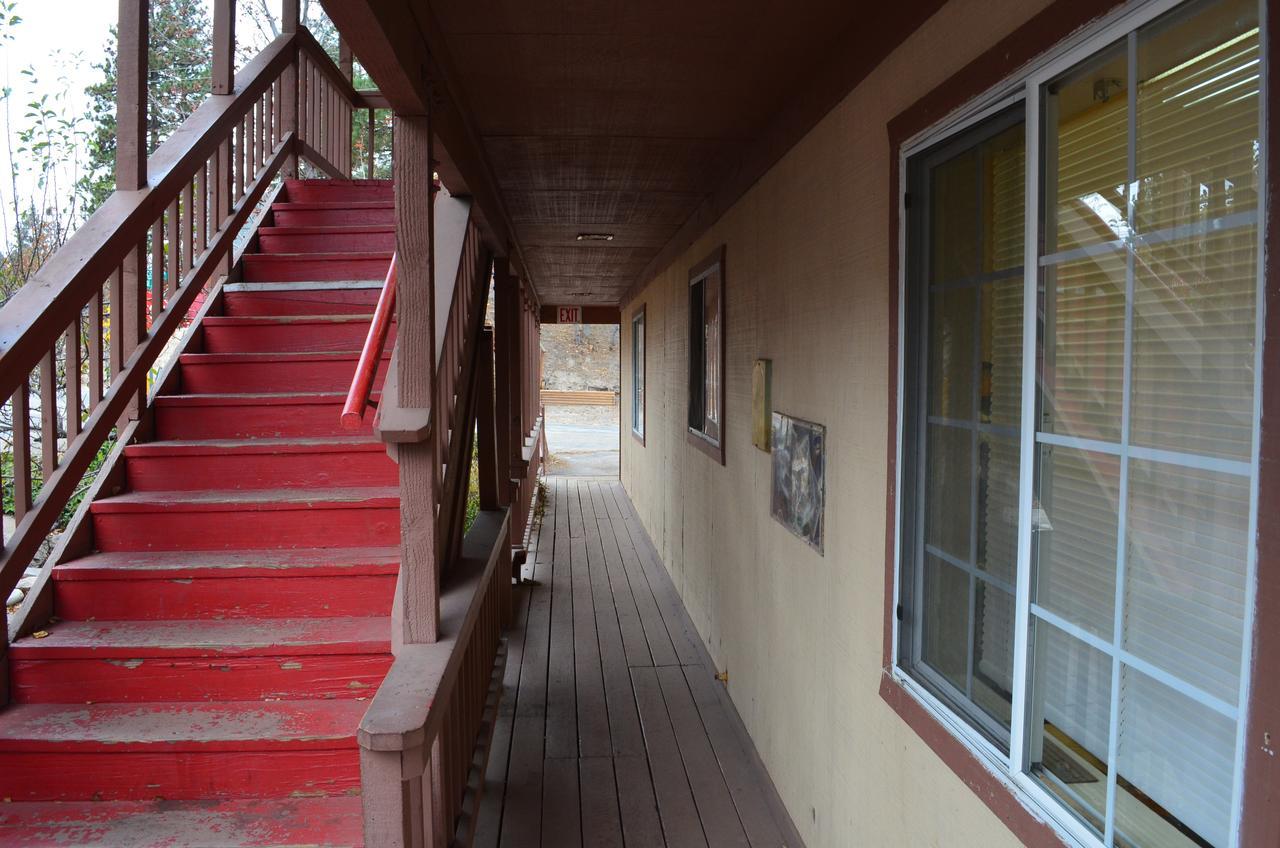 Running Springs Deep Creek Motel מראה חיצוני תמונה